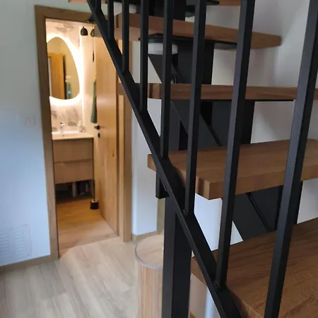 Near Ljubljana - Hawknest Holiday home Dobravica